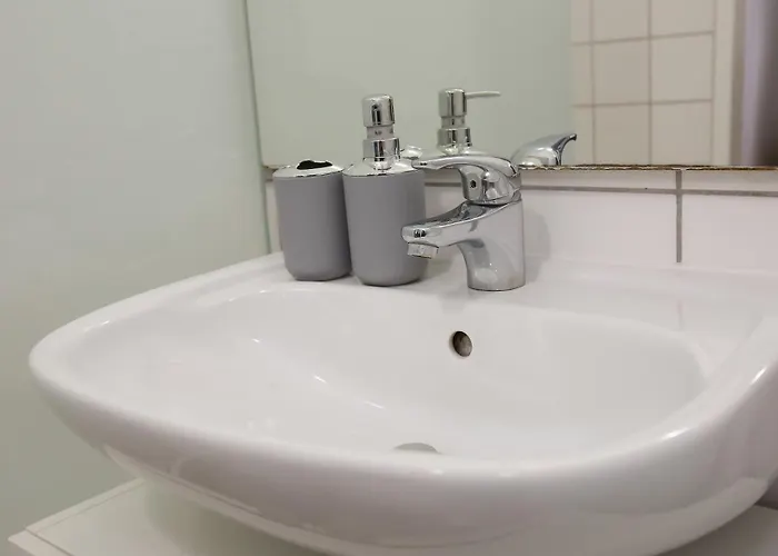 Downtown Bliss Modern Retreat With Free Parking And Fast Internet 600 Mbits Apartamento *