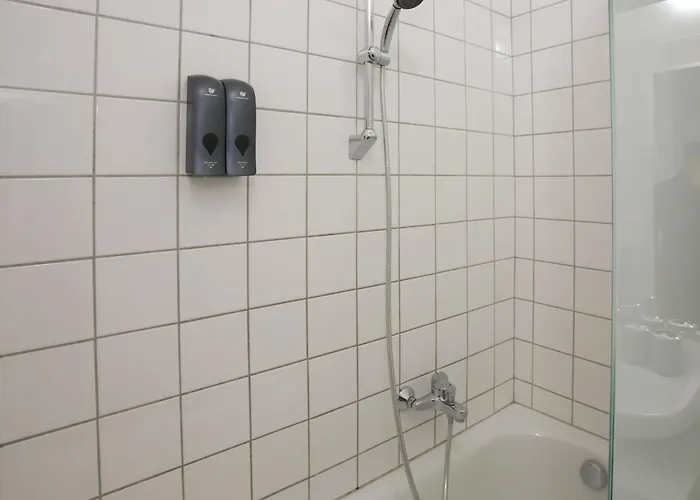 Downtown Bliss Modern Retreat With Free Parking And Fast Internet 600 Mbits Apartamento